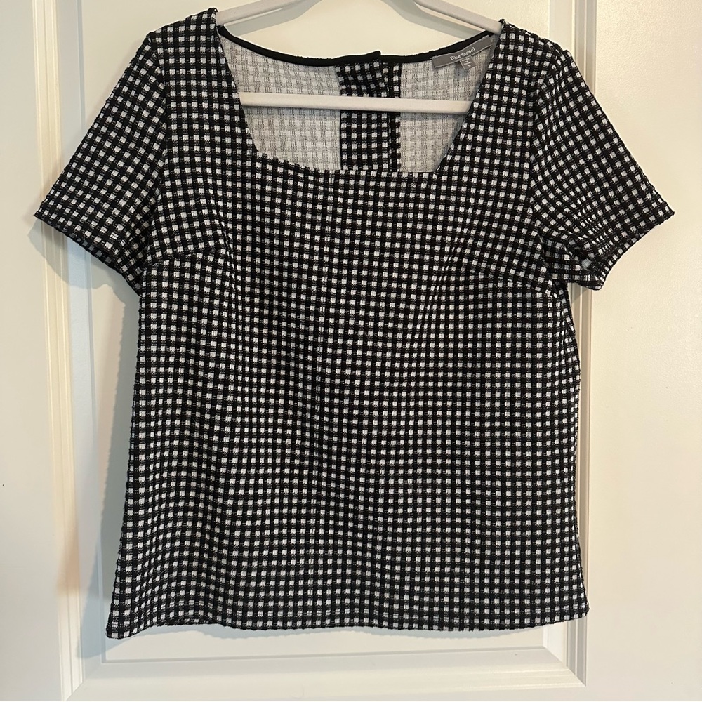 Blue Tassel Size Small Black and White Blouse with Back Buttons